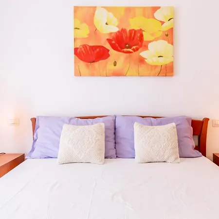 Orange House Apartment