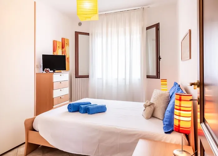 Orange House Apartment