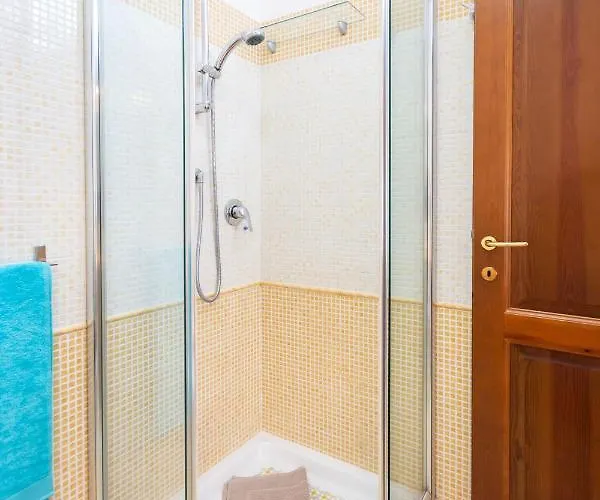 Orange House Apartment *