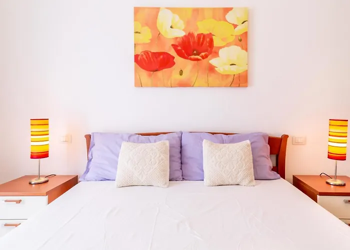 Orange House Apartment